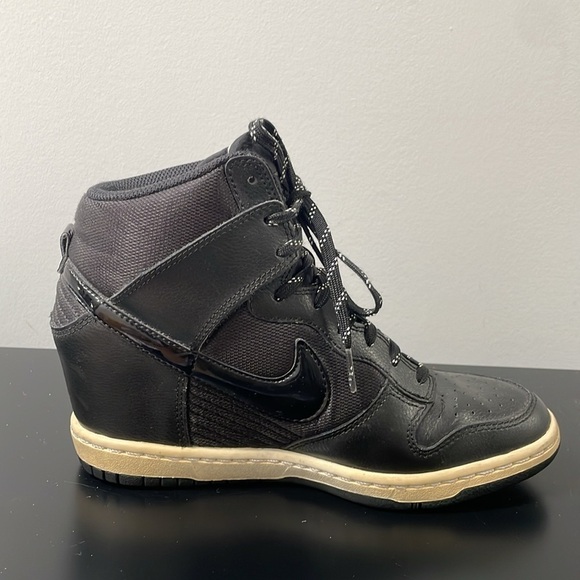 Nike womens Dunk Sky High Essential sneaker US7 Black Wedge Shoes - Picture 6 of 10